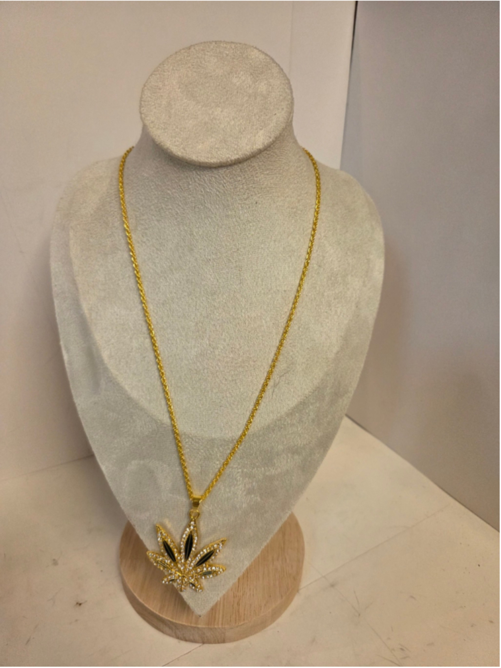 Unbranded Gold and Black Maple Leaf Pendant Necklace, One Size